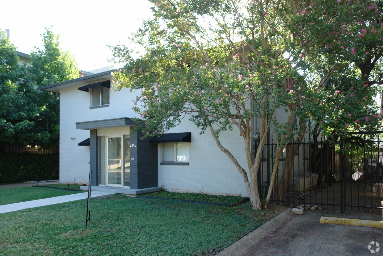 Building Photo - 4432 Cole Ave