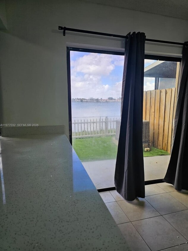 Foto del edificio - 6150 W 24th Ct