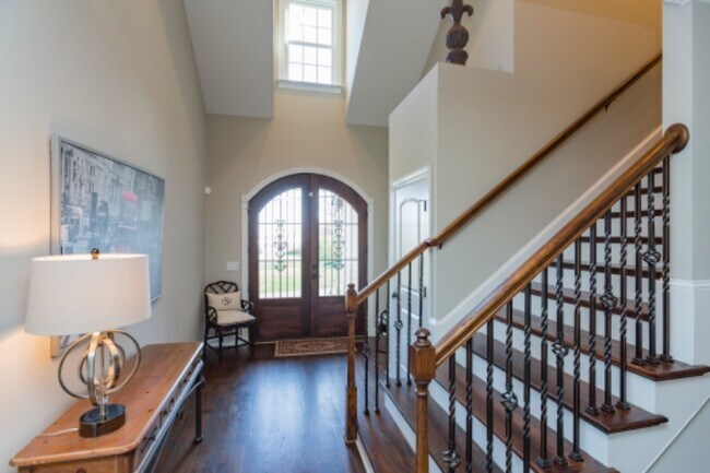 Building Photo - 1210 Avondale Cir