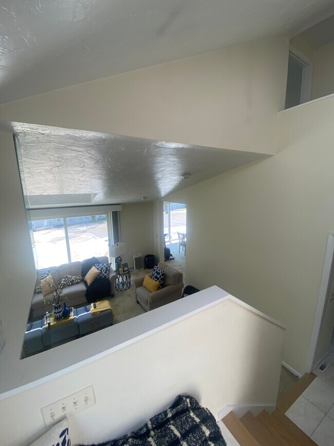 Building Photo - 3 Leo's Ln