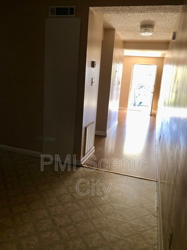 Foto del edificio - 2618 Carr St
