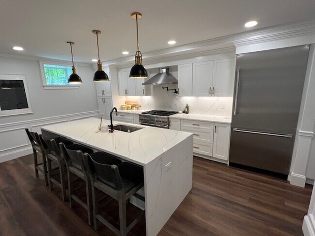 Building Photo - HOT BROOKLINE LISTING!!!!!