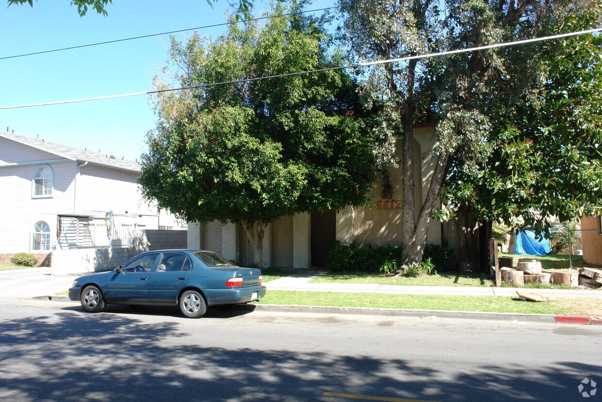 Building Photo - 6612 SYLMAR AVE