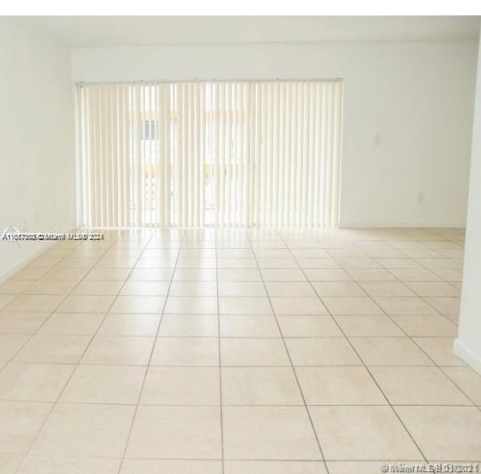 Building Photo - 9365 Fontainebleau Blvd