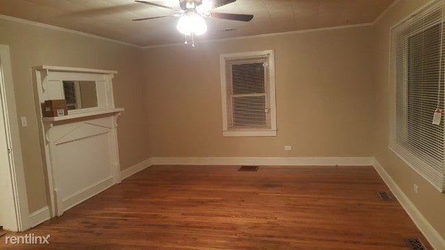 Building Photo - 3 br, 1.5 bath House - 205 E Church St