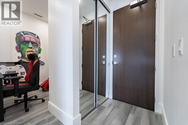 Building Photo - 101 Locke St S