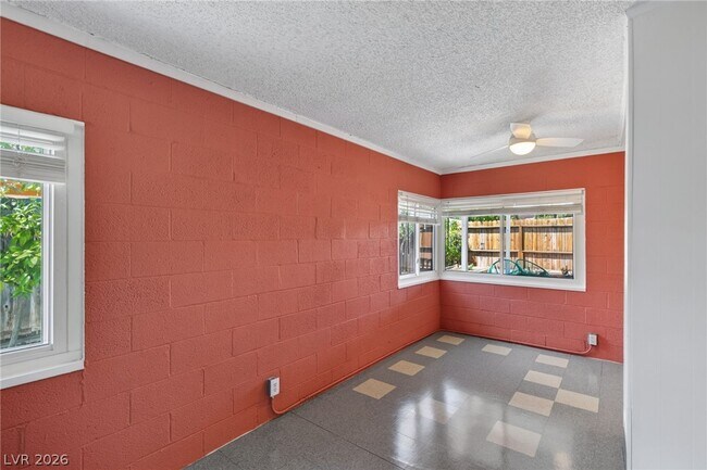 Foto del edificio - 1305 E Phillips Ave