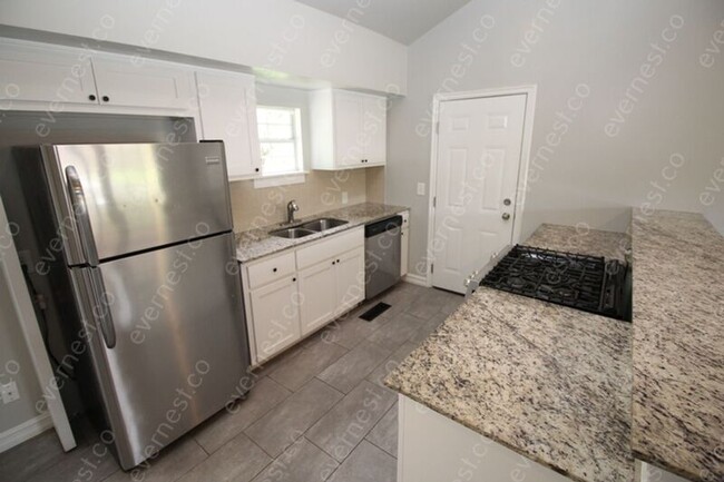 Building Photo - 511 E Latimer Ct