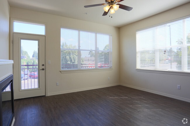 Interior Photo - Powell