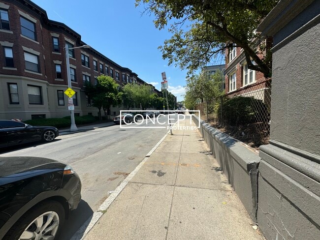 Foto del edificio - 15 Glenville Ave