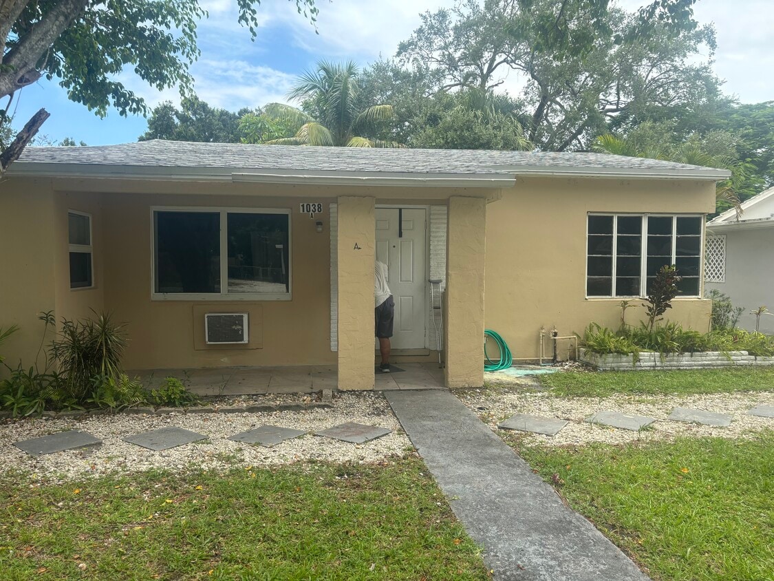 Primary Photo - 1038 SW 7th Ave