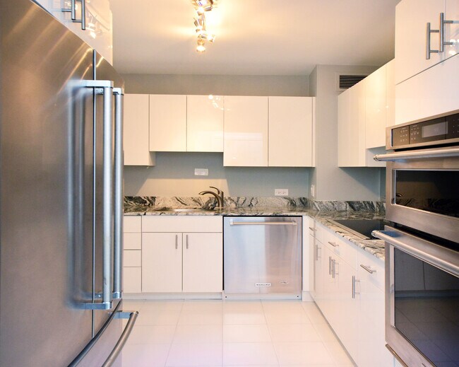 Foto del edificio - 3600 N Lake Shore Dr