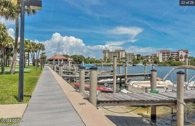 Foto del edificio - 719 S Beach St