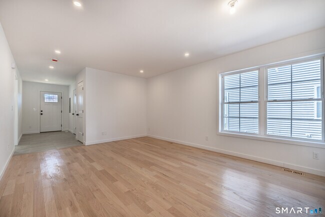 Building Photo - 330 Pleasantview Ave