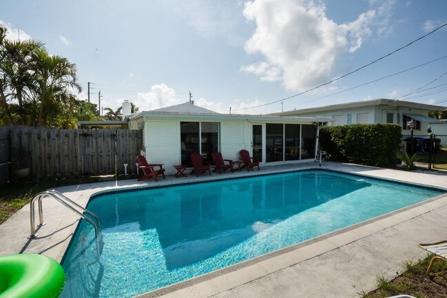 Foto del exterior - 4441-4449 Poinciana St