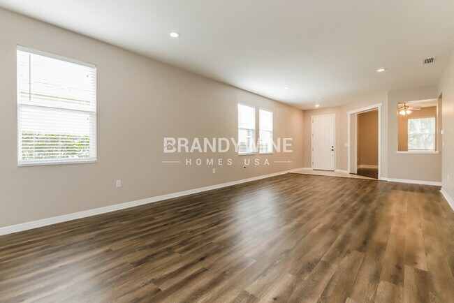 Building Photo - 1035 Clearpointe Way