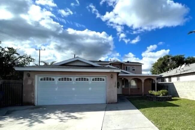 Building Photo - 21921 Violeta Ave