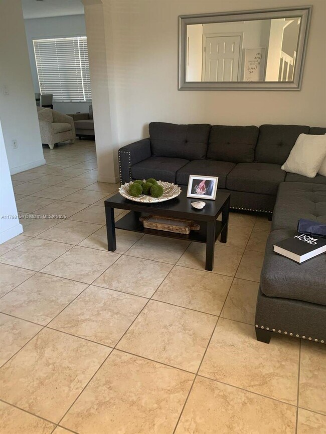 Foto del edificio - 9247 SW 227th St