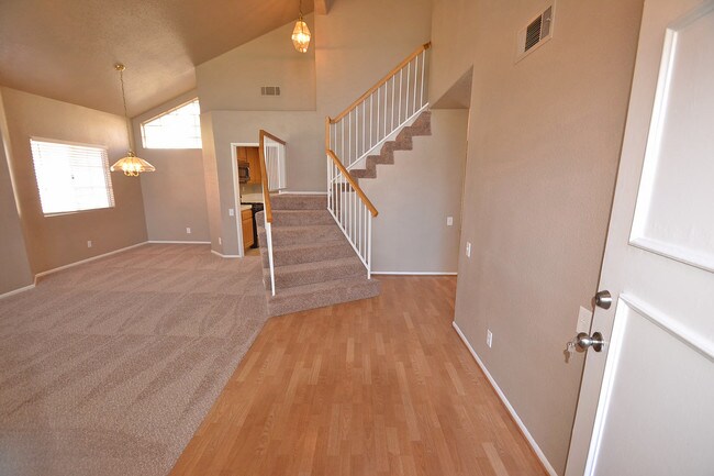 Foto del edificio - 5565 N Cypress Dr