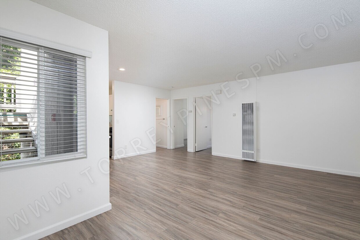 Foto principal - *OPEN HOUSE: 10/1 11:30AM-1PM* Gorgeous 2B...