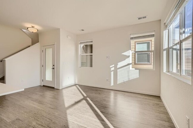 Building Photo - 9720 Clermont Ln