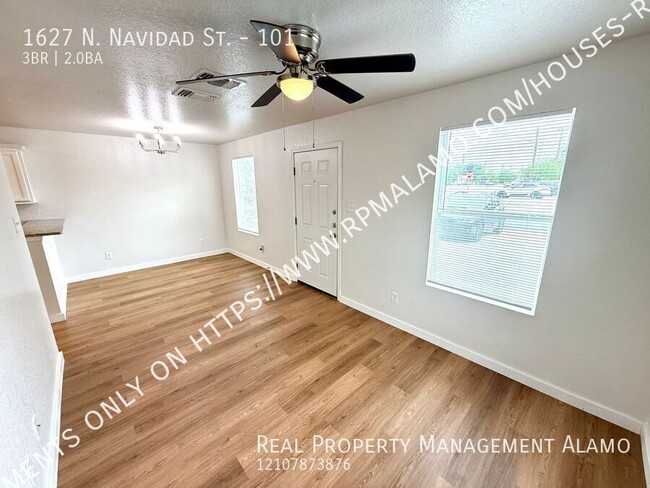 Building Photo - 1627 N Navidad St