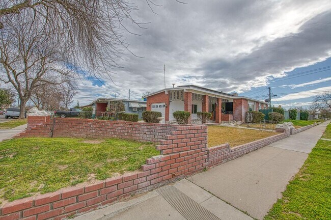 Foto del edificio - Beautifully Updated 3-Bedroom Single-Famil...