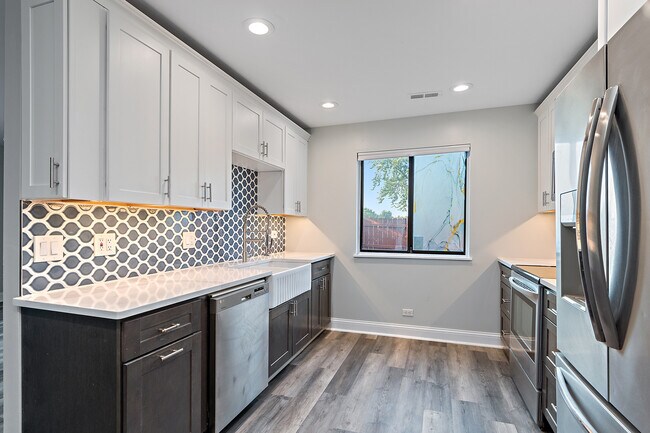 Foto del edificio - 1906 Heatherway Ln