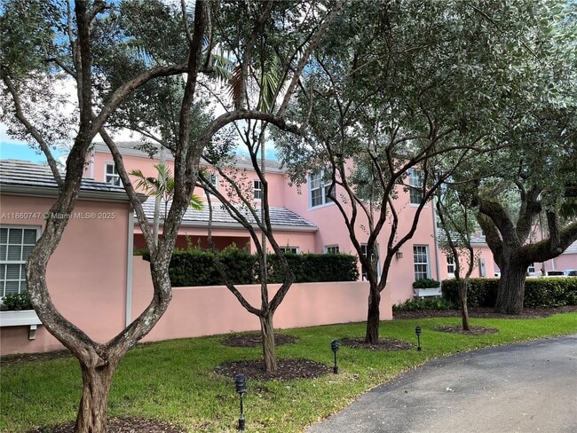 Foto del edificio - 570 Loretto Ave