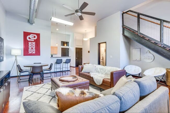 Foto del edificio - Large furnished Townhome in Norman!