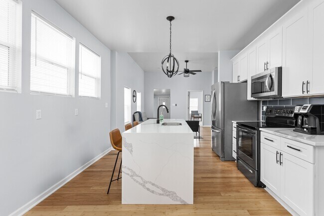 Photo - 1121 Laurel St House