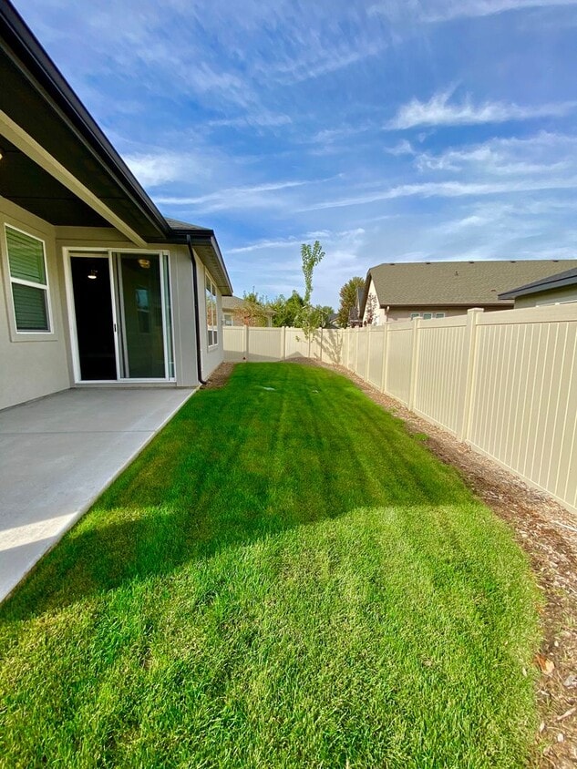 Foto principal - Lovely Single Level 3 Bed 2 Bath Home in M...