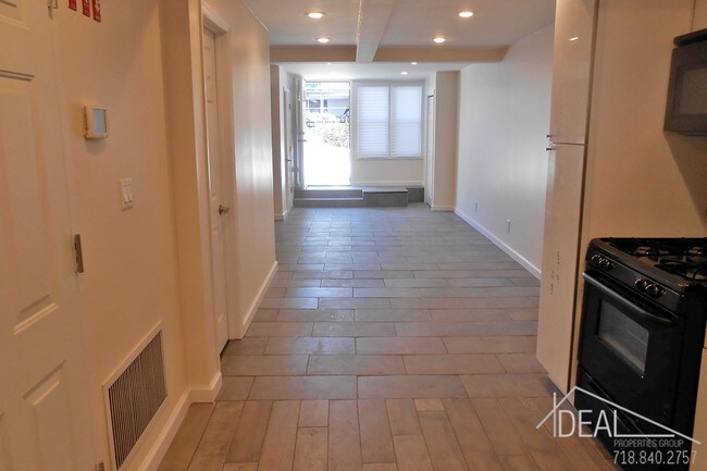 Building Photo - 642 4th Avenue #1R