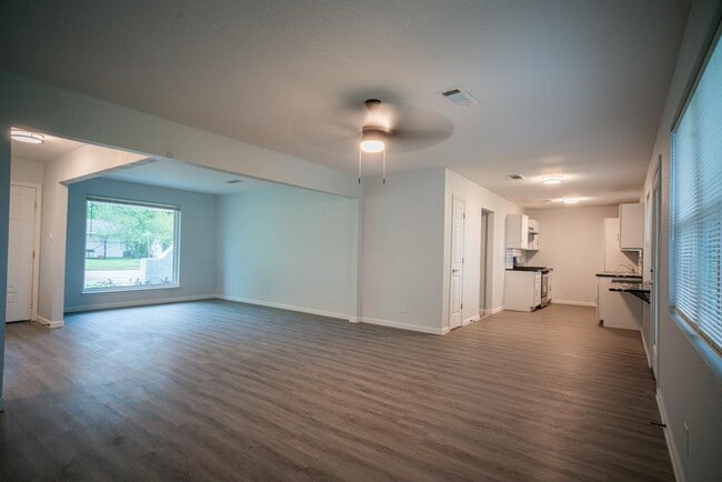 Building Photo - 10302 Woodwick St