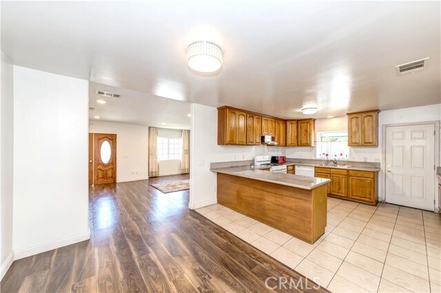 Building Photo - 13084 Francisquito Ave