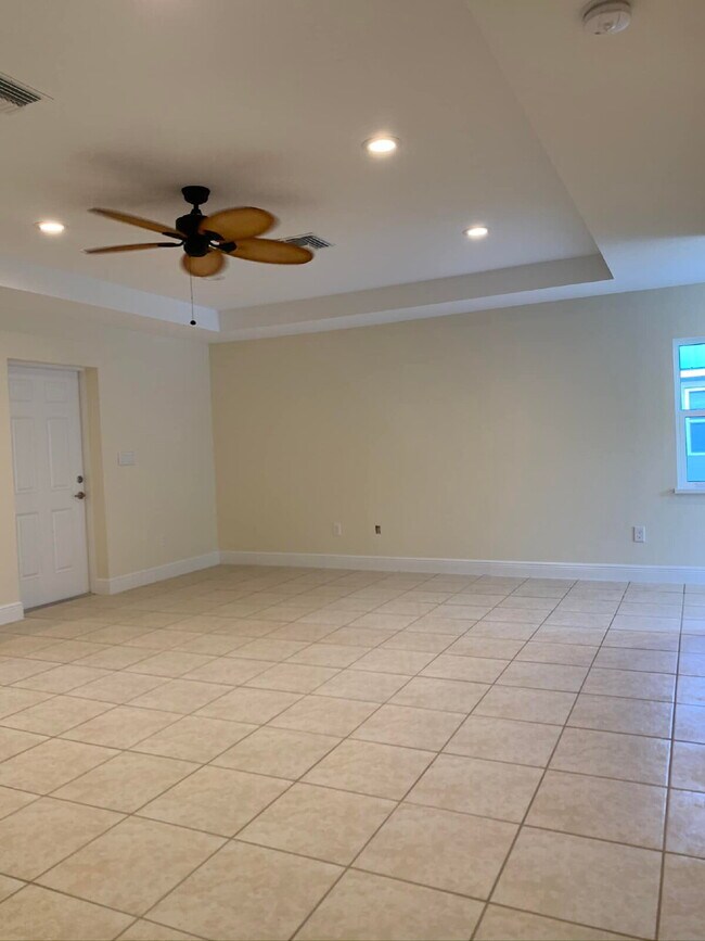 Foto del edificio - 2 Bedroom and 2 Bathroom with Bonus Room!