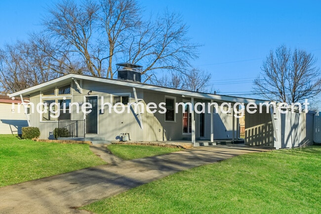 Building Photo - Stunning mid-century 3-Bedroom Home in Cin...