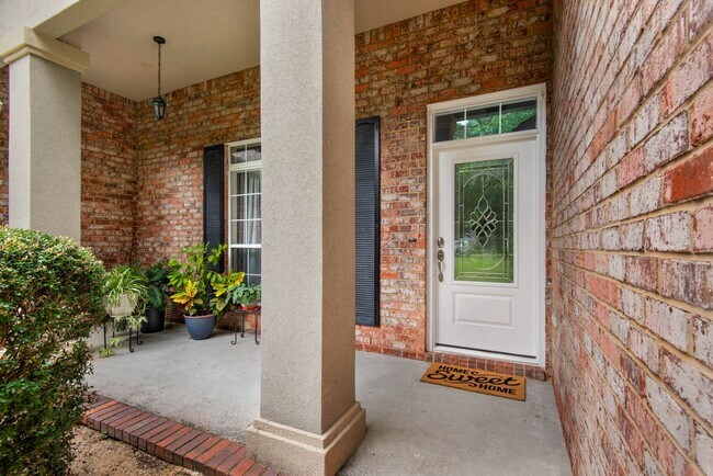 Foto del edificio - Spacious & updated home in the heart of Bl...