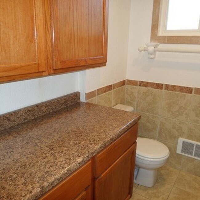 Foto del edificio - Super Cute & Charming 2-Bedroom Des Moines Home With Giant Fenced Yard!!
