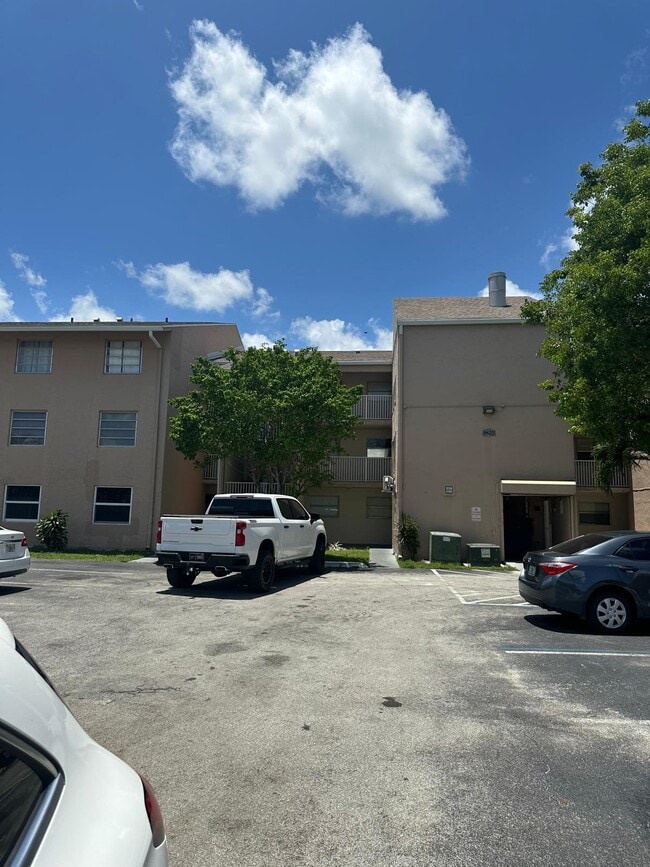 Building Photo - 8420 SW 154th Circle Ct