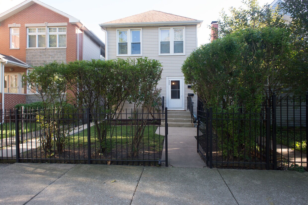 Primary Photo - 4825 W Hutchinson St
