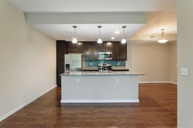 Foto del edificio - 3615 High Ridge Rd
