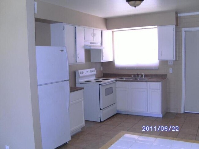 Building Photo - 4821 E Willetta St #4, Phoenix