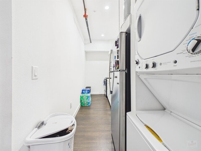 Building Photo - 1010 W 26th St