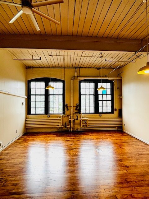 Foto del edificio - 595 Mineral Spring Ave