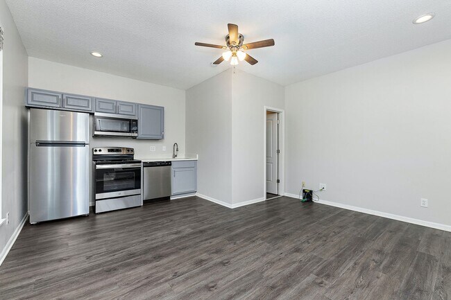 Building Photo - 7401 West 61st Street, Unit 6