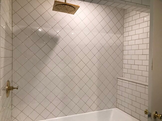 Foto del edificio - 1272 E 52nd St
