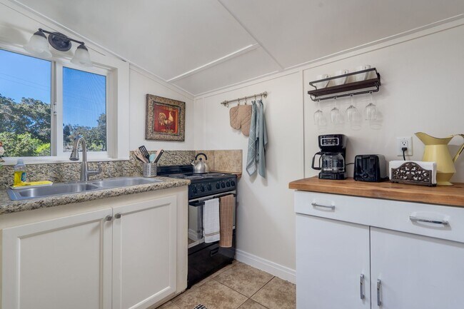 Foto del edificio - 272 W Carmel Valley Rd