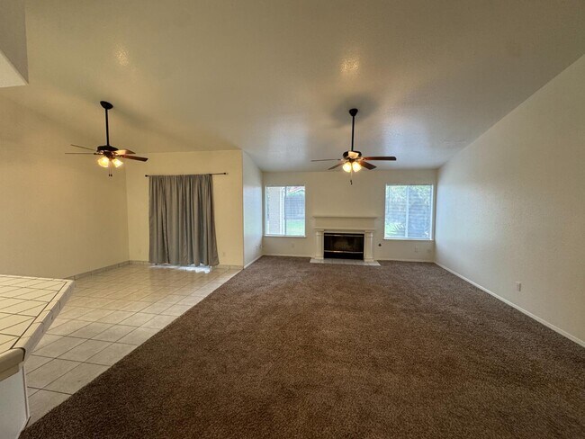 Foto del edificio - 1848 E Everglade Ave