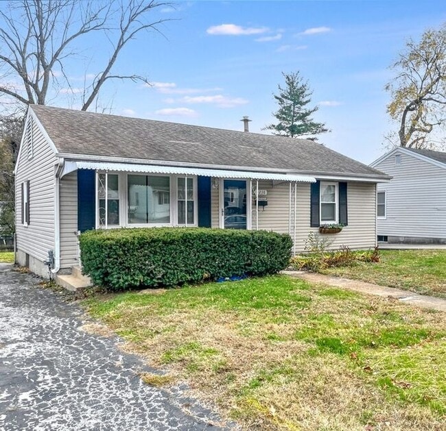 Building Photo - Cozy 3-Bedroom 2-Bathroom Home with Spacio...